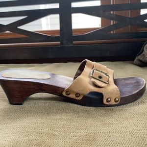 🔥(4 for 25) (2 for $13) Gap Beautiful wood and tan suede sandal